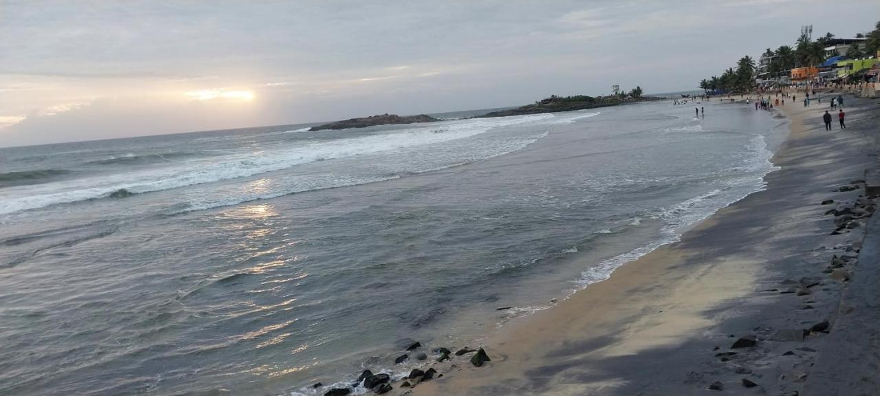 Packbag Beach Hotel Kovalam Buitenkant foto