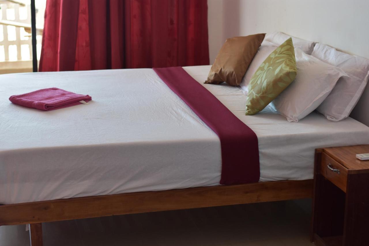 Packbag Beach Hotel Kovalam Buitenkant foto