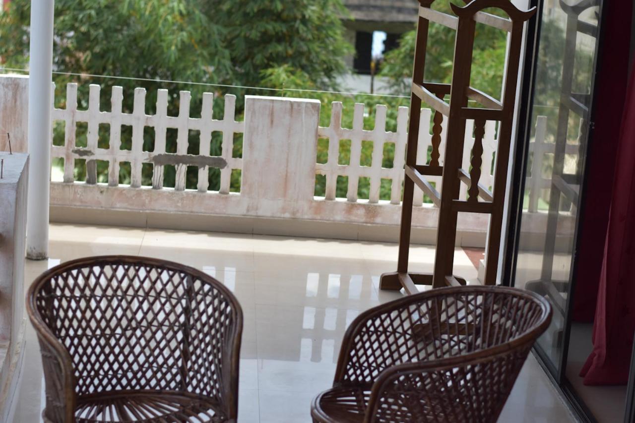 Packbag Beach Hotel Kovalam Buitenkant foto