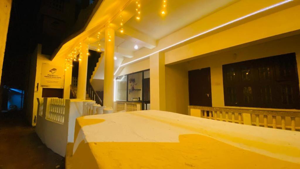 Packbag Beach Hotel Kovalam Buitenkant foto