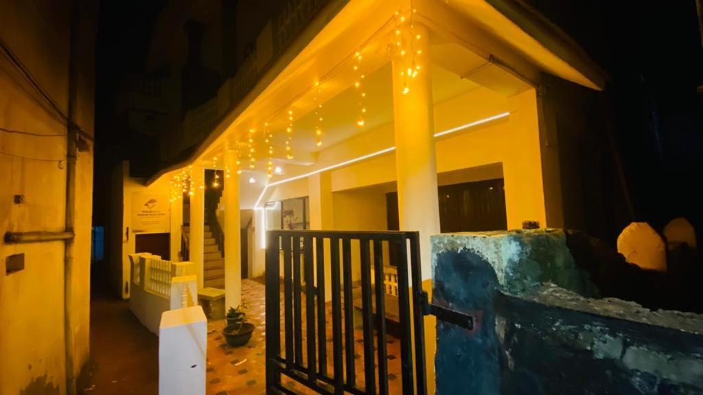 Packbag Beach Hotel Kovalam Buitenkant foto