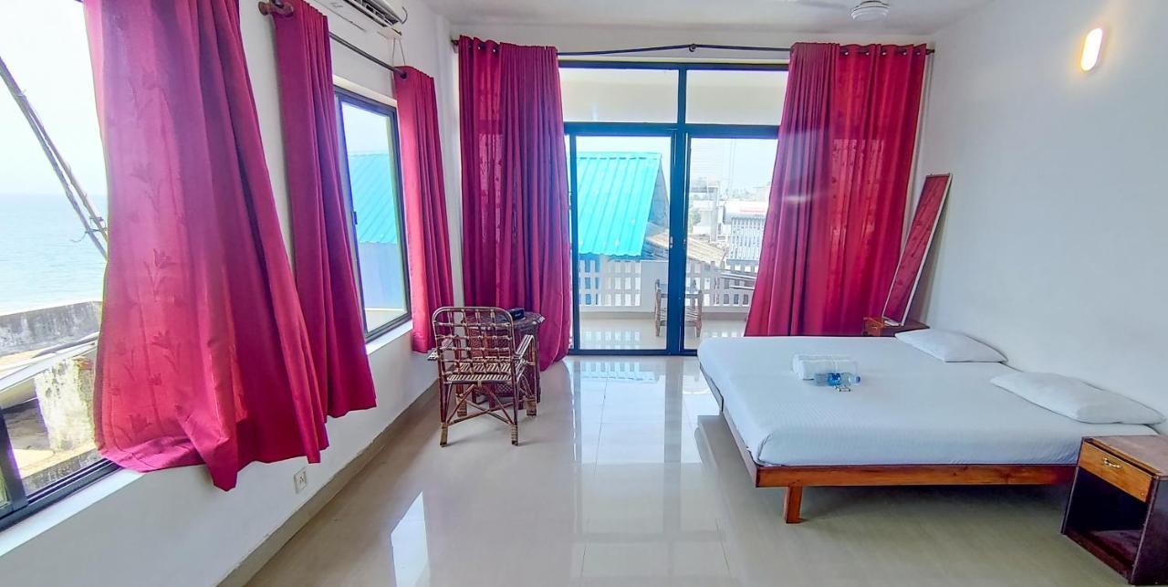 Packbag Beach Hotel Kovalam Buitenkant foto