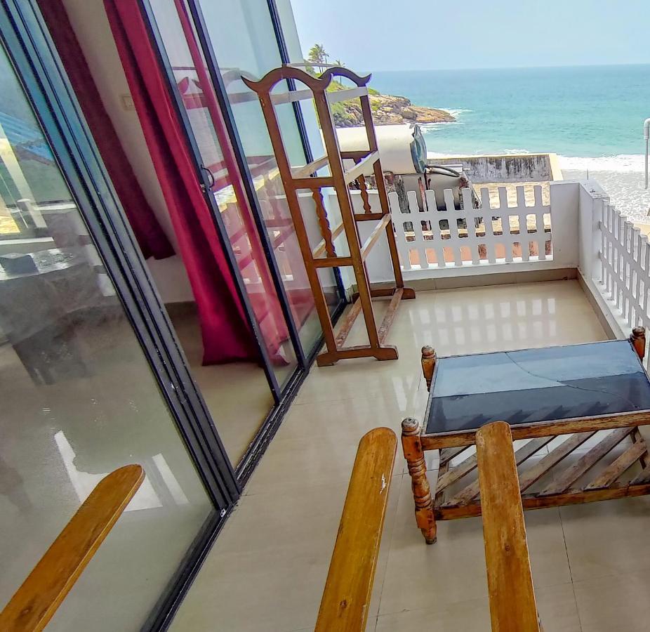 Packbag Beach Hotel Kovalam Buitenkant foto